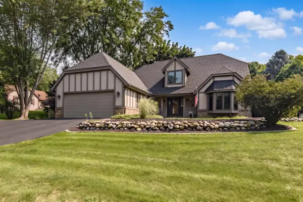 643 Cardiff Dr, Hartland, WI 53029