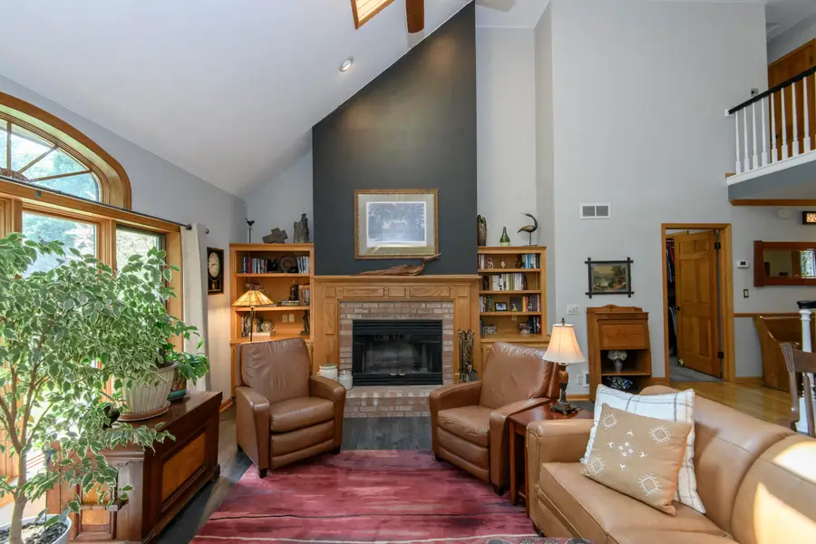 643 Cardiff Dr, Hartland, WI 53029 - #2