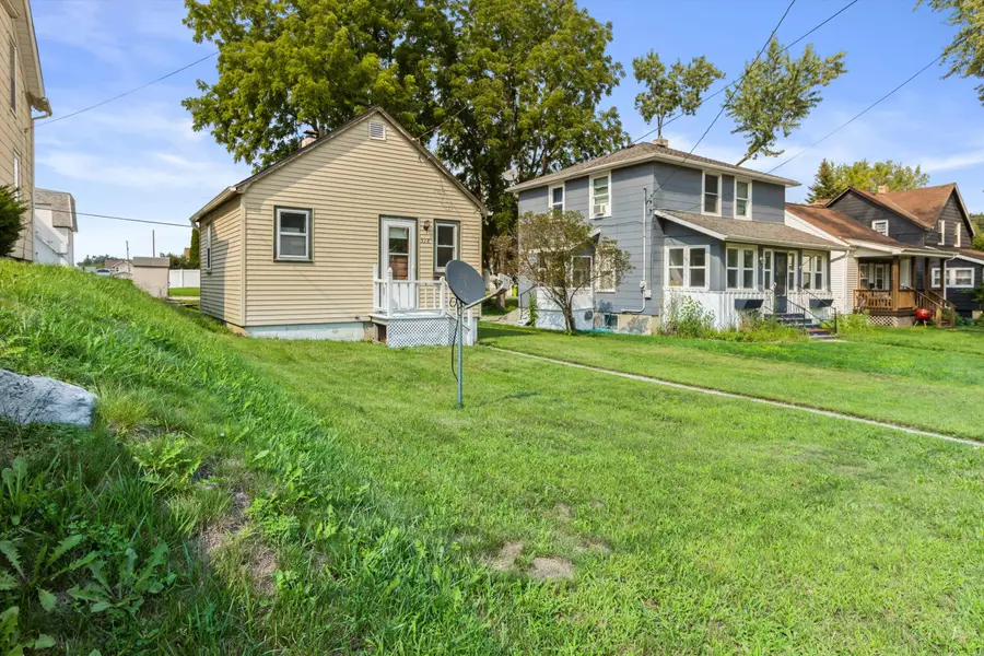 518 E Loos St, Hartford, WI 53027 - #2