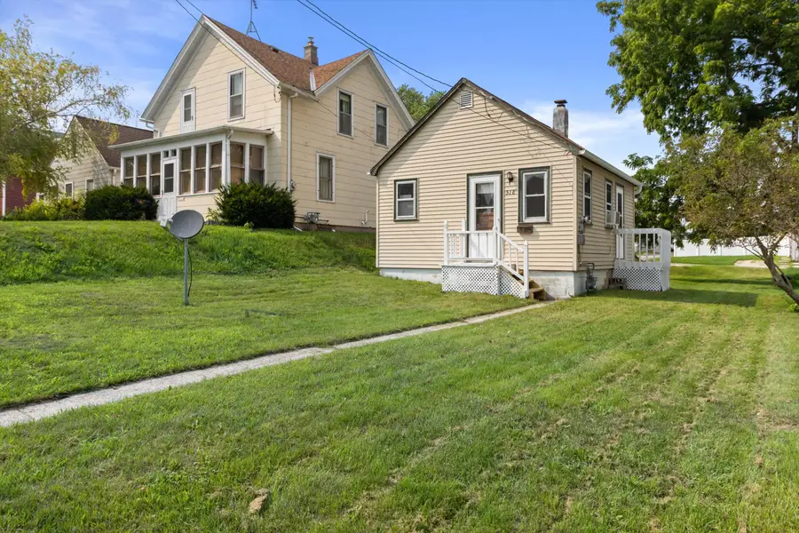 518 E Loos St, Hartford, WI 53027 - #3