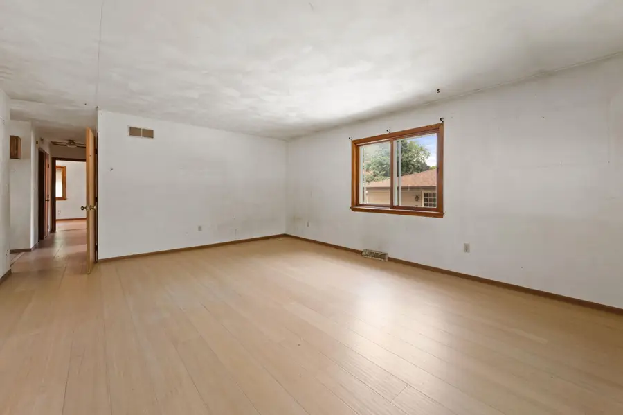 6083 S 20th St, Milwaukee, WI 53221 - #2