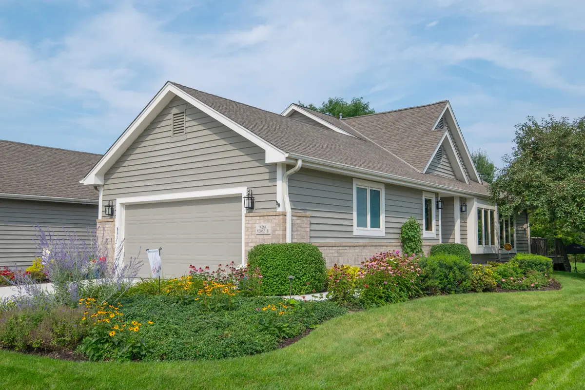 W264N2062 Deer Haven Ct, Pewaukee, WI 53072 - #1