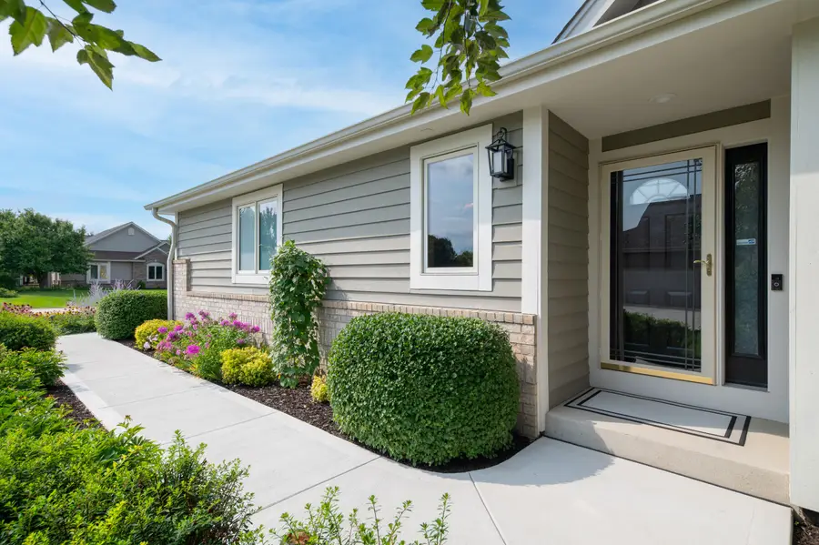 W264N2062 Deer Haven Ct, Pewaukee, WI 53072 - #2
