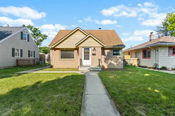 3449 N 77th St, Milwaukee, WI 53222