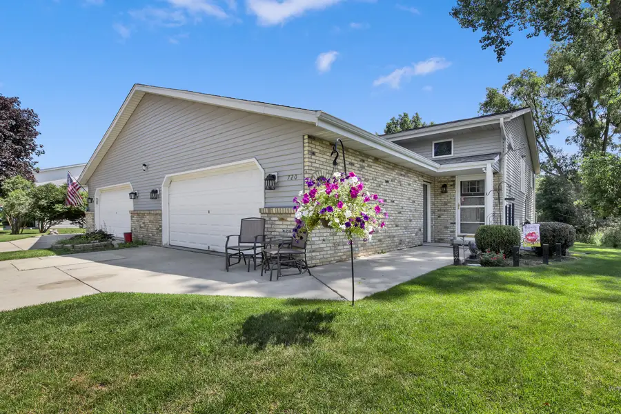 720 Timberline Trl, Hartford, WI 53027 - #2