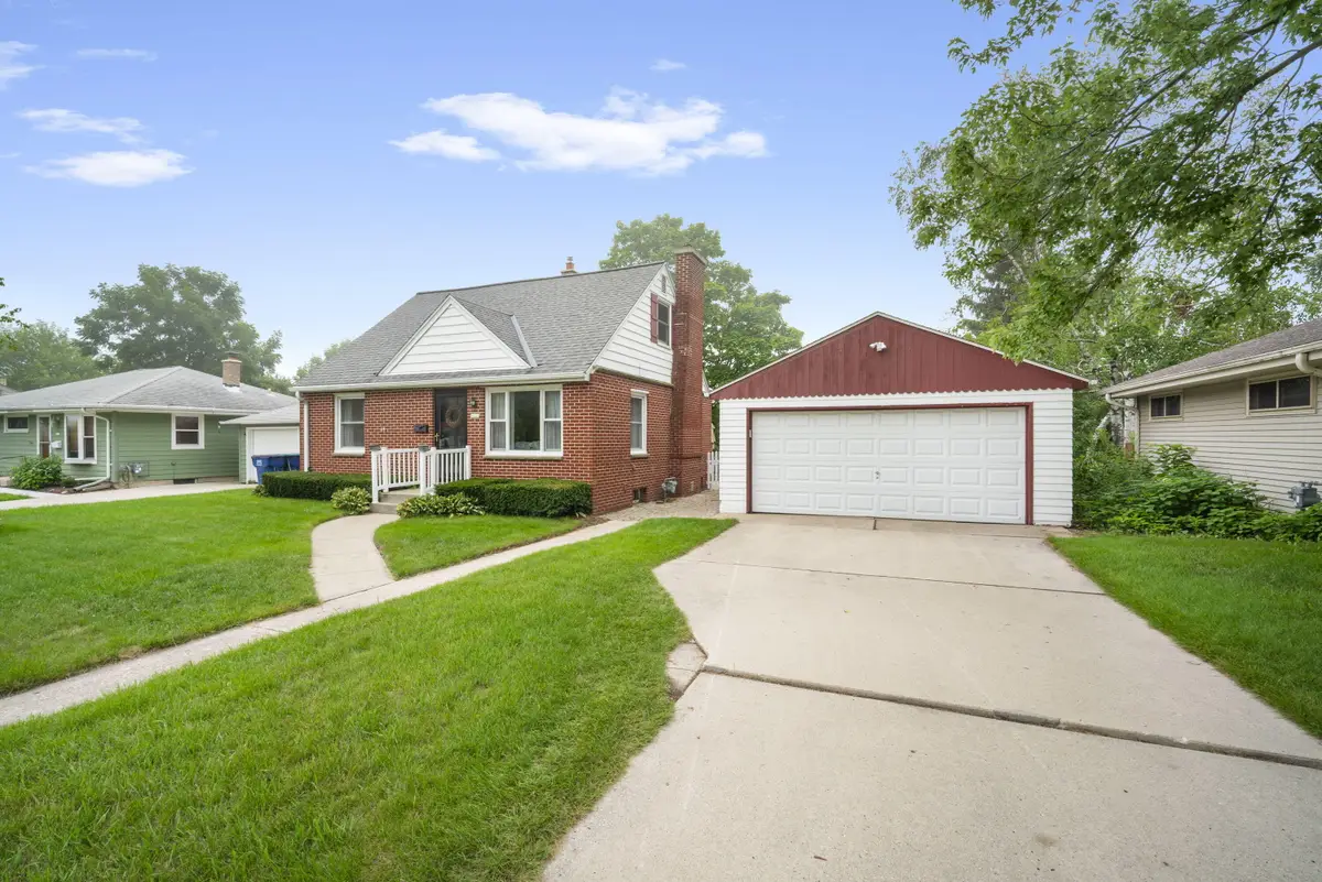 1121 2nd Ave, Grafton, WI 53024 - #1
