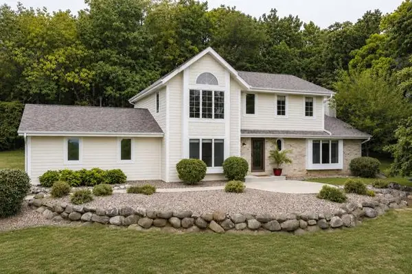 S26W31396 Cregennan Bae, Genesee, WI 53183