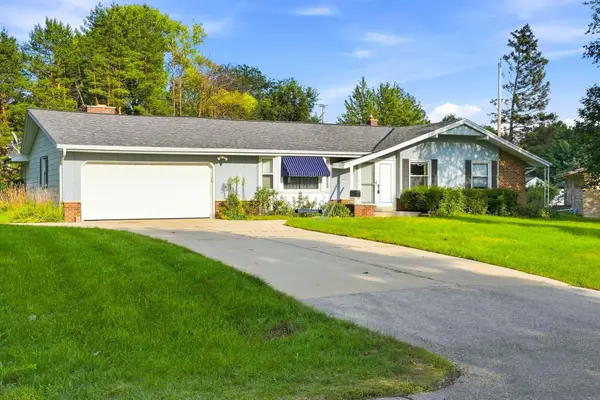 4560 Imperial Dr, Brookfield, WI 53045