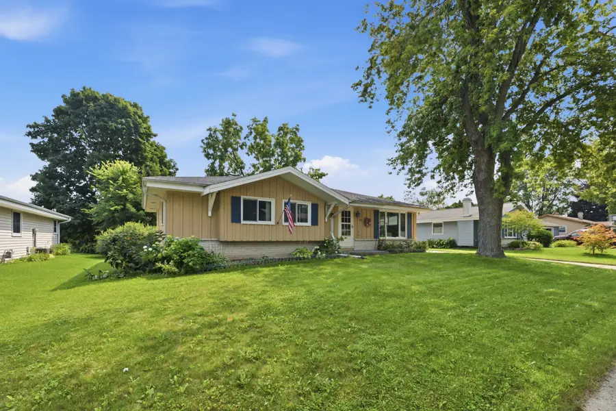 211 Maple St, Grafton, WI 53024 - #2
