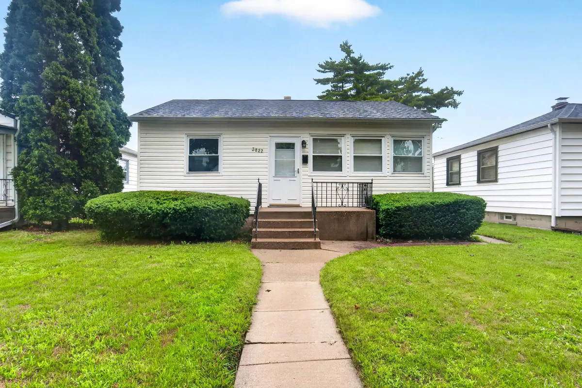 3822 S 19th St, Milwaukee, WI 53221 - #1
