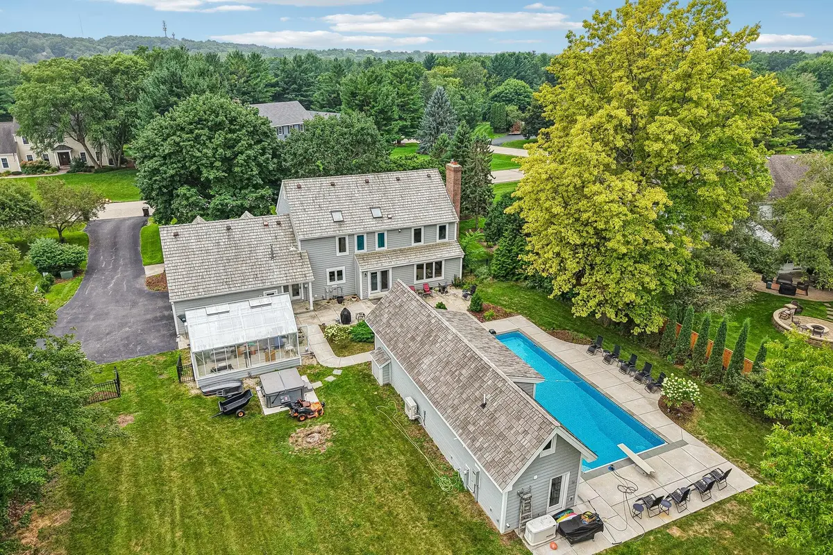 165 Hickory Dr, Delafield, WI 53018 - #1