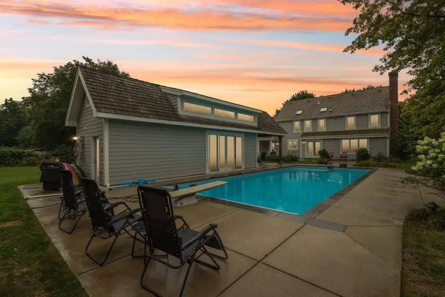 165 Hickory Dr, Delafield, WI 53018 - #2