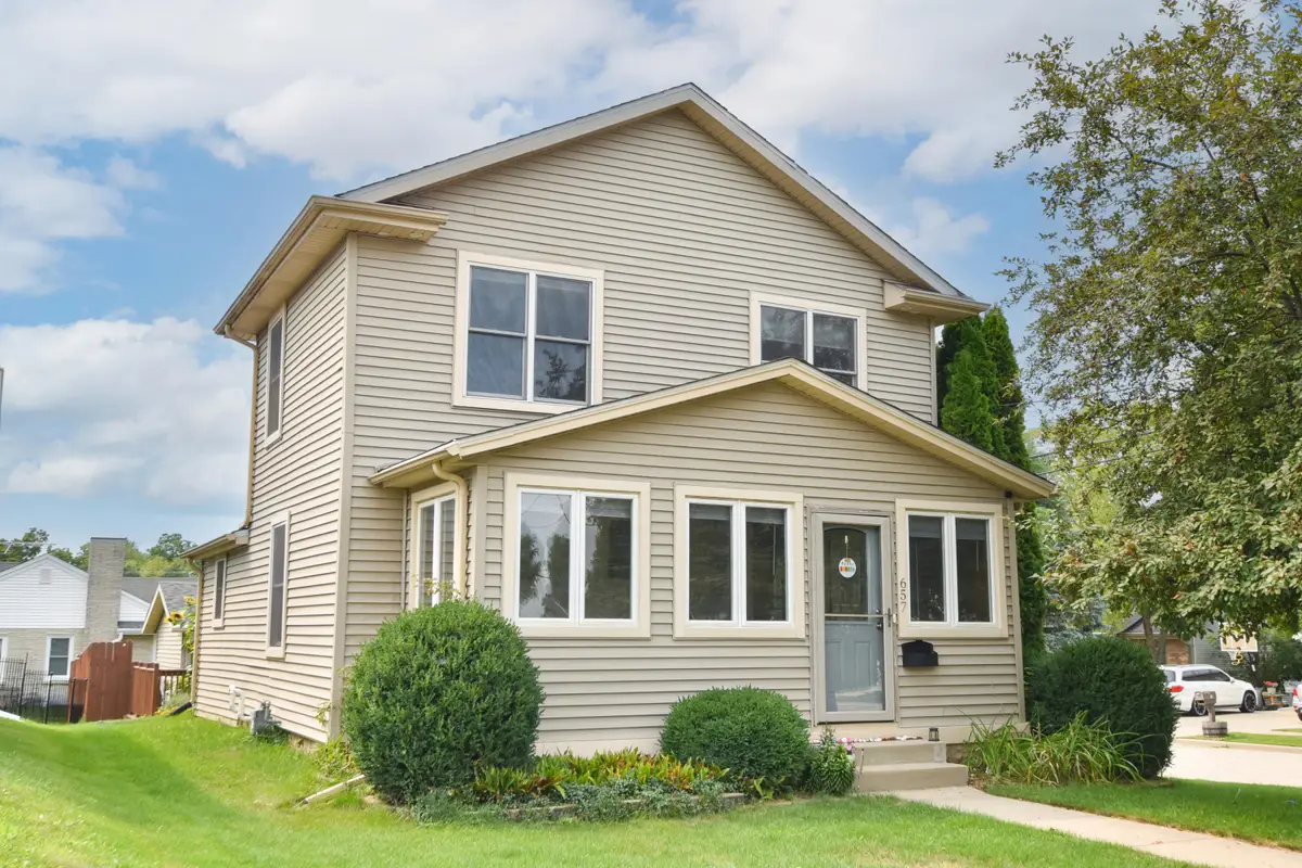 657 First St, Hartford, WI 53027 - #1