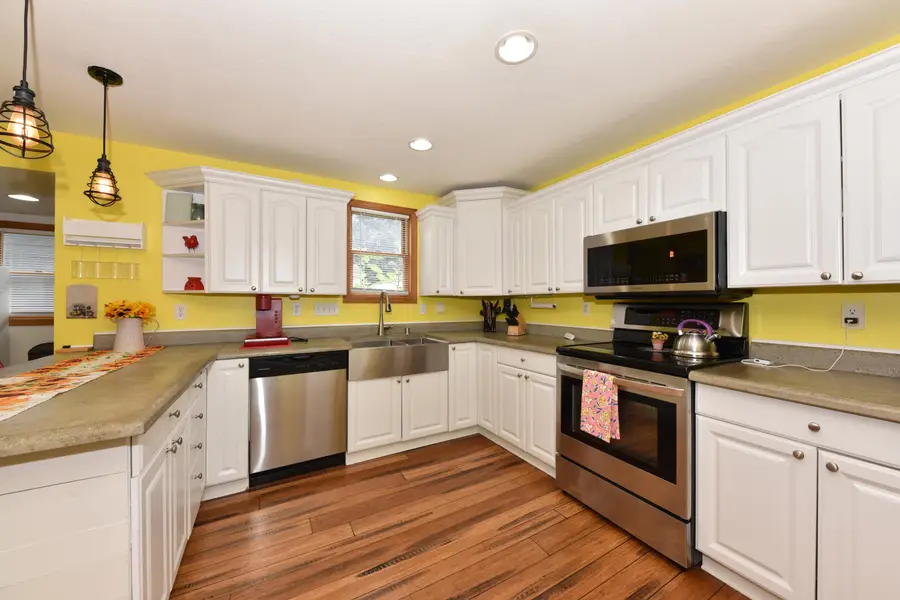 657 First St, Hartford, WI 53027 - #3