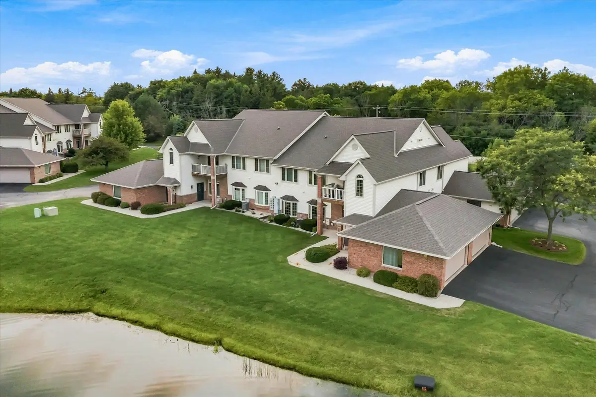 827 Cheyenne Ave, Grafton, WI 53024 - #1
