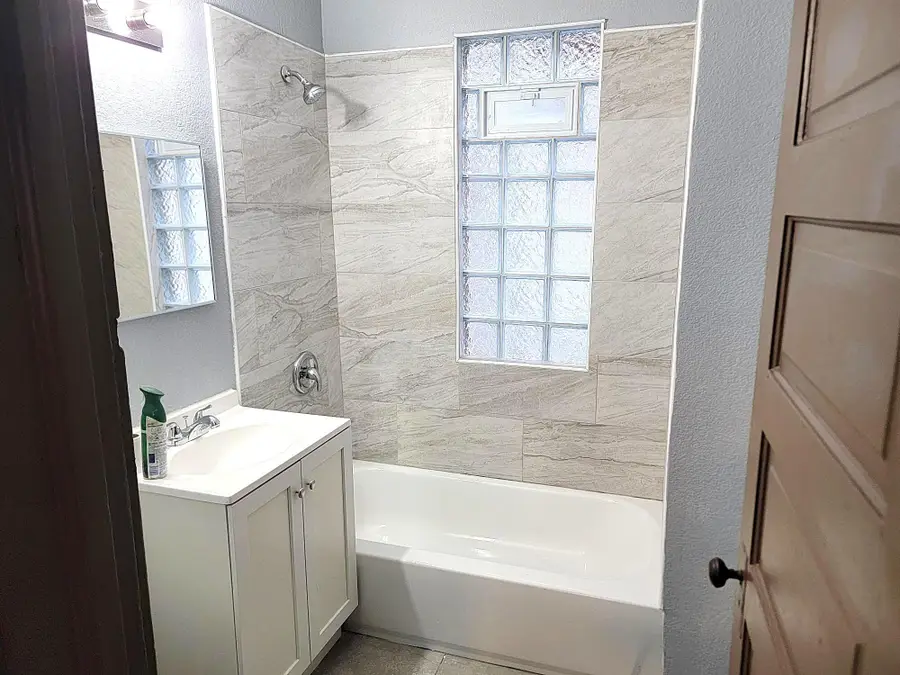 2372 N 44th St, Milwaukee, WI 53210 - #3