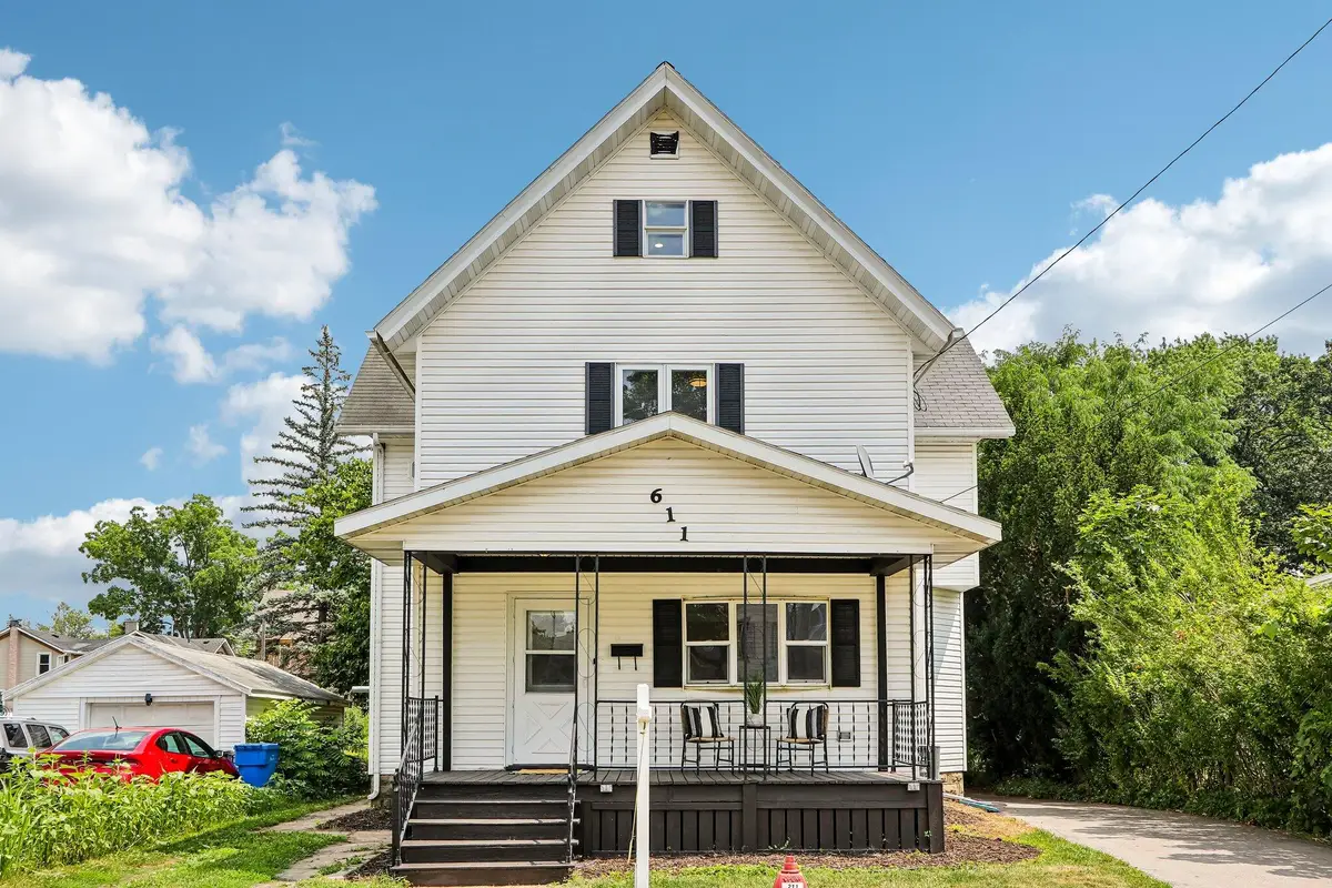 611 S 8th St, Watertown, WI 53094 - #1