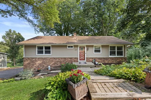 2117 Harris-highland Dr, Waukesha, WI 53188