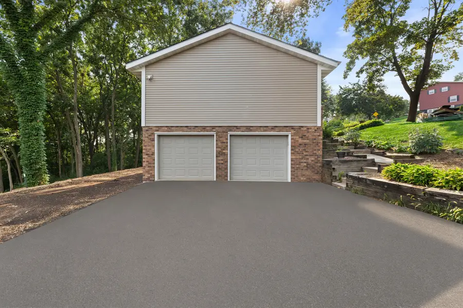 2117 Harris-highland Dr, Waukesha, WI 53188 - #2