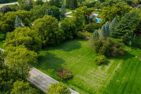 N56W36834 Lisbon Rd, Oconomowoc, WI 53066