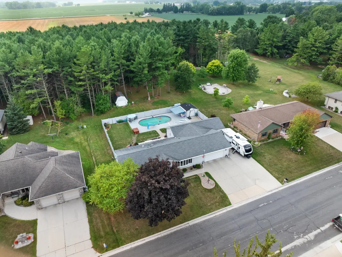407 S 5th St, Reedsville, WI 54230 - #1