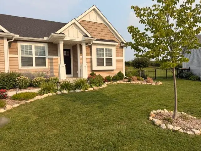 180 Emerald Cir, Saukville, WI 53080 - #2