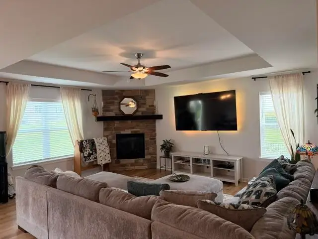 180 Emerald Cir, Saukville, WI 53080 - #3
