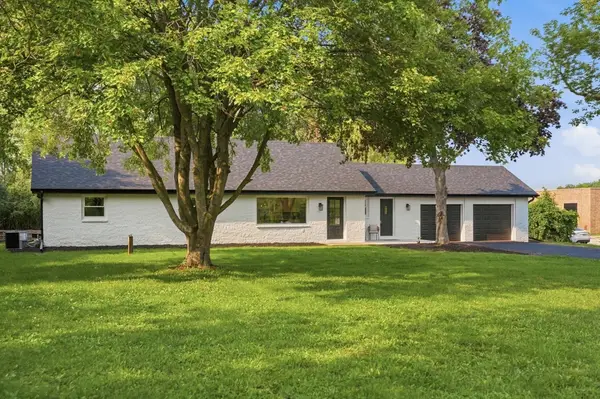 7526 W County Line Rd, Mequon, WI 53092