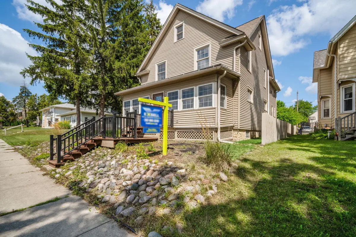 N88W16226 Park Blvd, Menomonee Falls, WI 53051 - #1