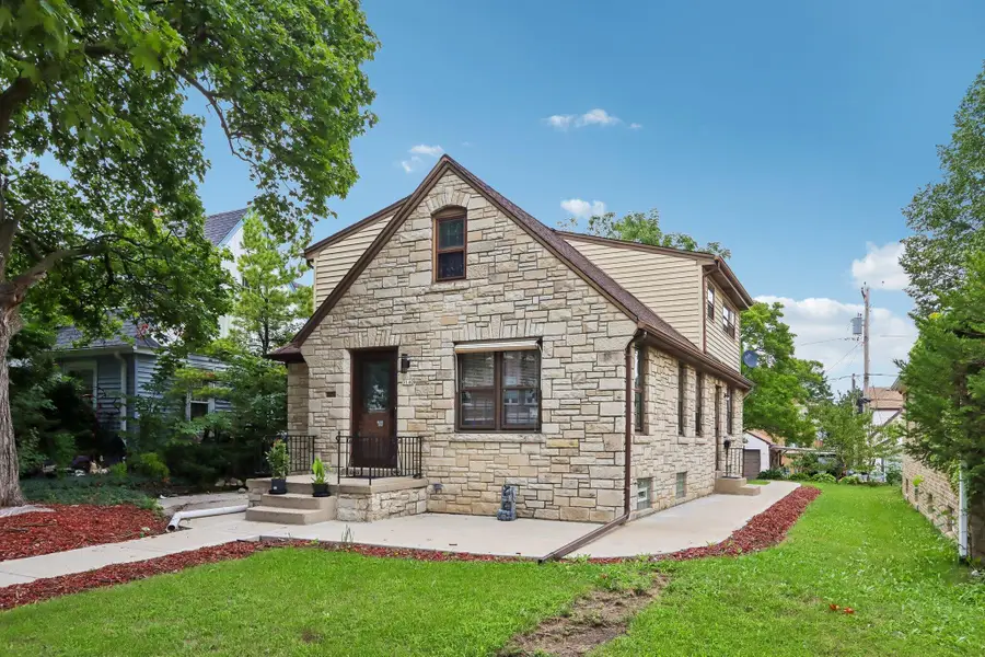 3140 S 40th St, Milwaukee, WI 53215 - #2