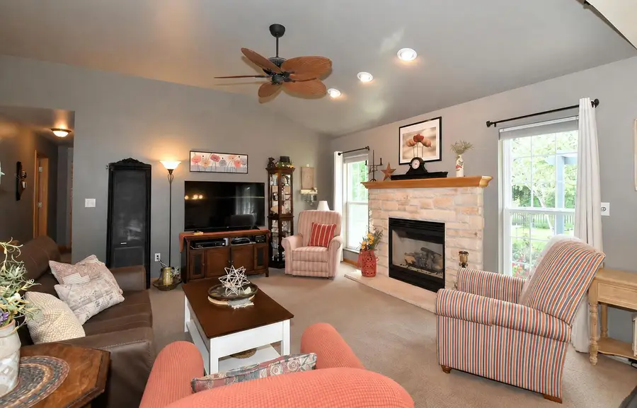 3608 Rivers Crossing Dr, Waukesha, WI 53189 - #3