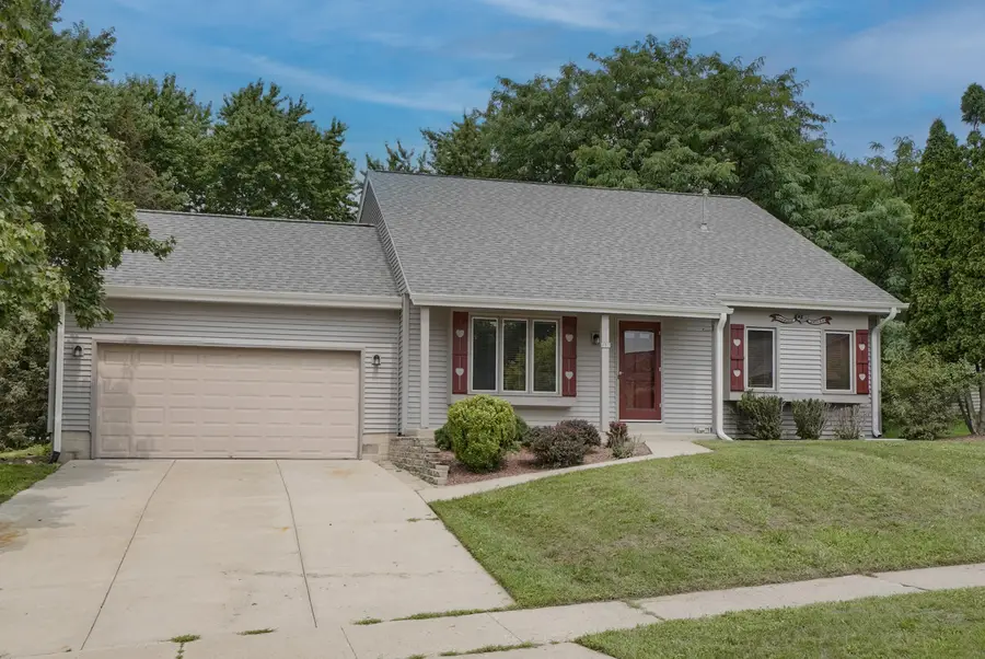 980 Bartlett Dr, Oconomowoc, WI 53066 - #3