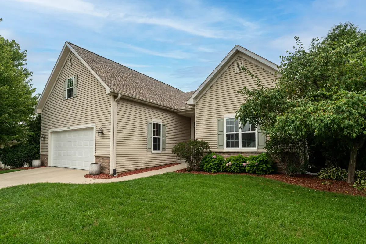 1032 Juniper Ln, Hartford, WI 53027 - #1