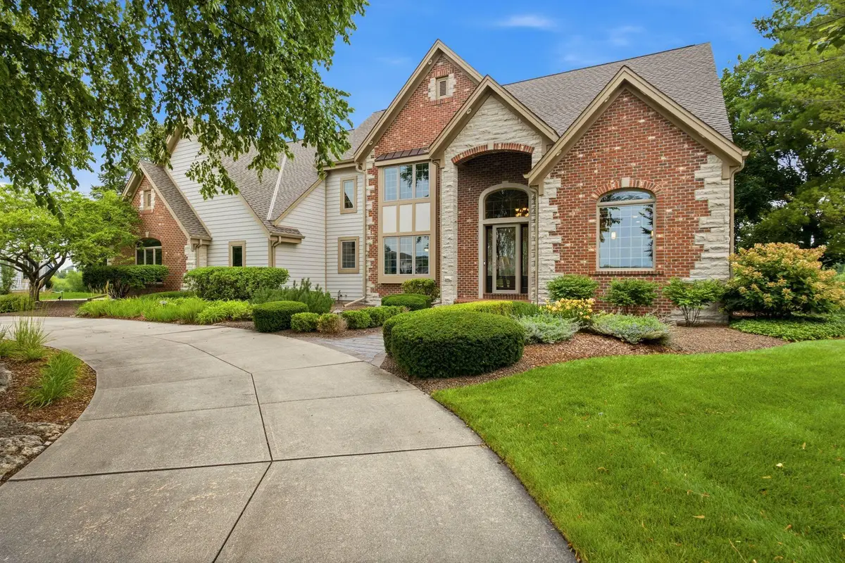 7520 S Kensington Way, Franklin, WI 53132 - #1