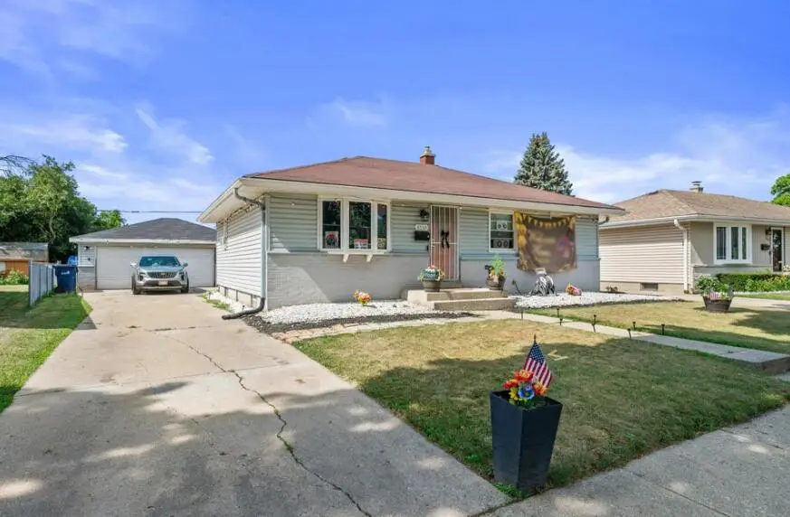 6559 W Spokane St, Milwaukee, WI 53223 - #2