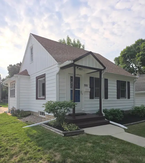 2811 S 88th St, West Allis, WI 53227