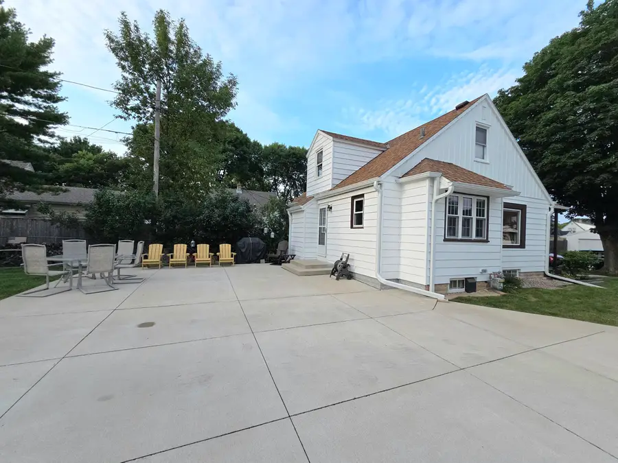 2811 S 88th St, West Allis, WI 53227 - #3