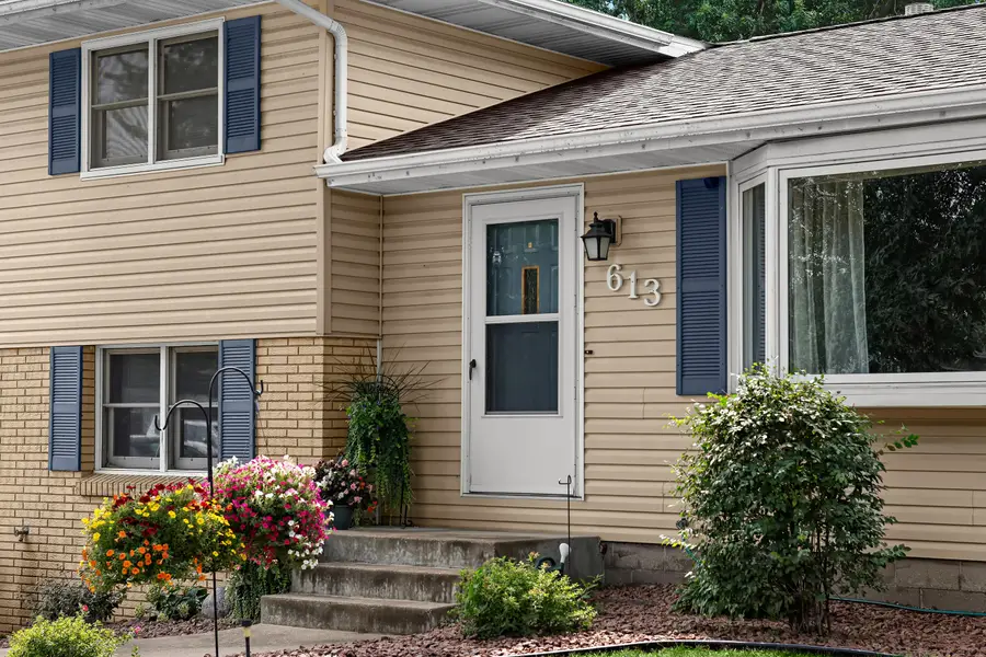 613 Dauphin St, Campbell, WI 54603 - #3