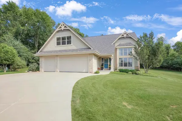 W270N2468 Orchard Ln, Pewaukee, WI 53072