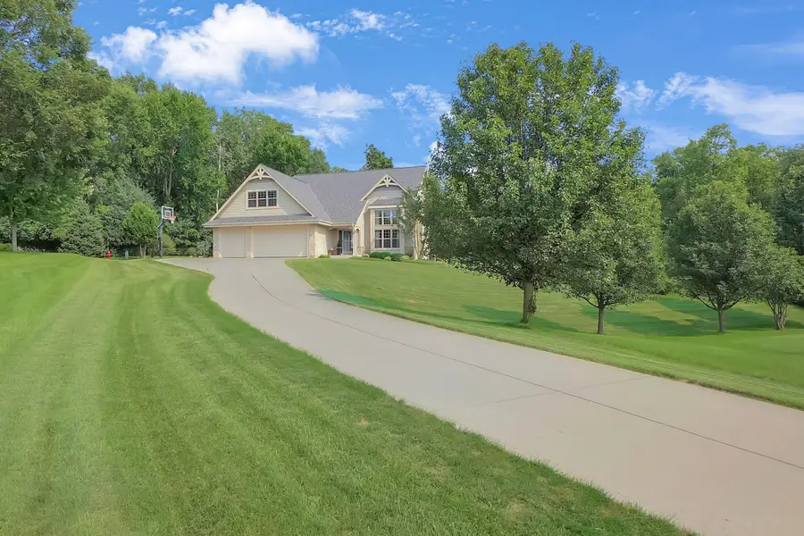 W270N2468 Orchard Ln, Pewaukee, WI 53072 - #2