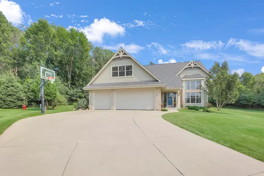 W270N2468 Orchard Ln, Pewaukee, WI 53072 - #3