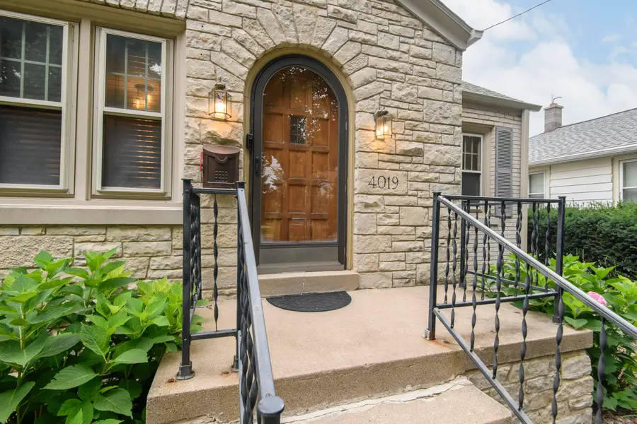 4019 S Kansas Ave, Saint Francis, WI 53235 - #2