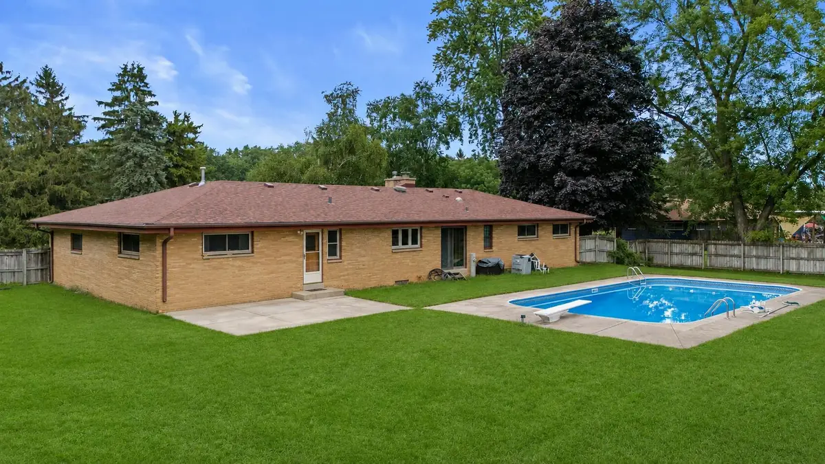 N56W15799 Bette Dr, Menomonee Falls, WI 53051 - #1
