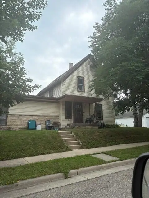 117 E Walters St, Port Washington, WI 53074