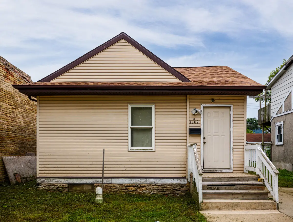 1309 Villa St, Racine, WI 53403 - #1