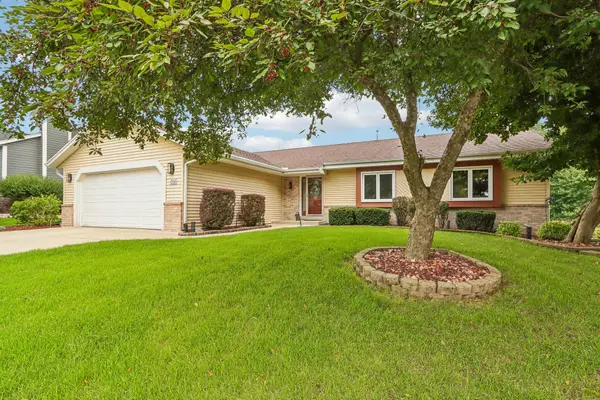 W235N6482 Outer Circle Dr, Sussex, WI 53089
