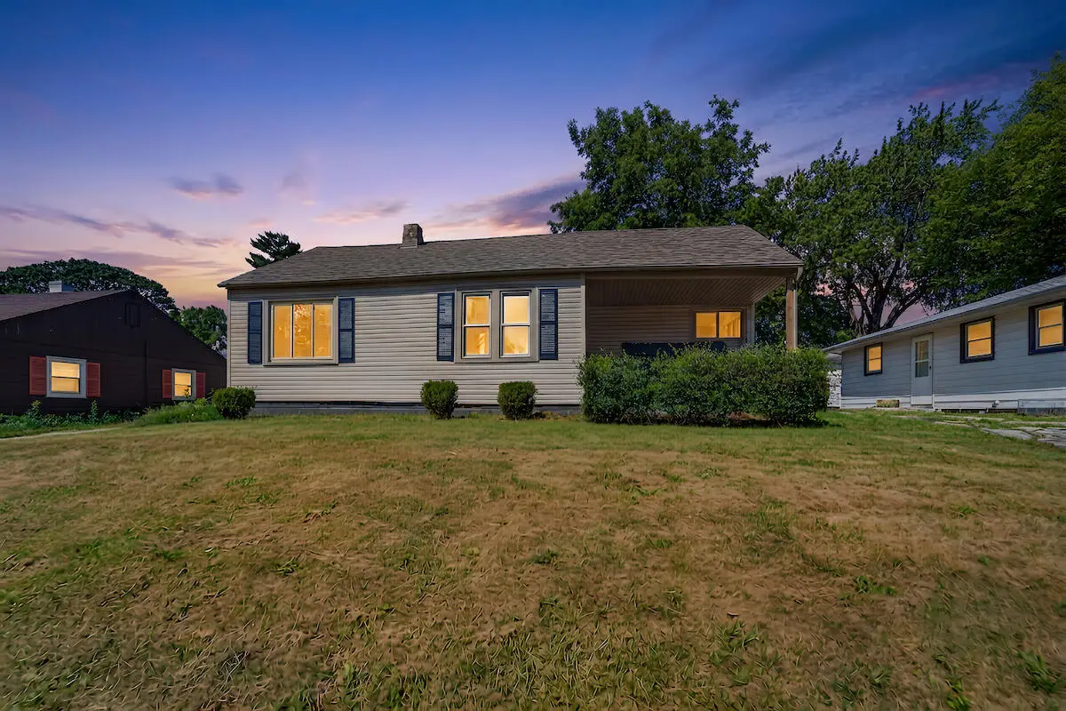 2018 Cleveland Ave, Racine, WI 53405 - #1