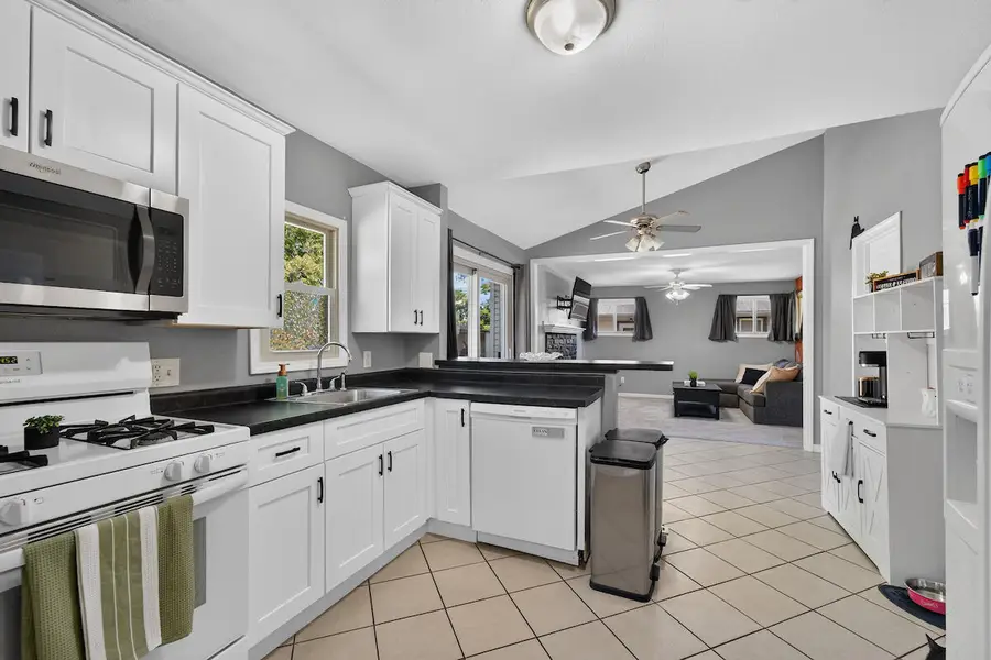 2018 Cleveland Ave, Racine, WI 53405 - #3