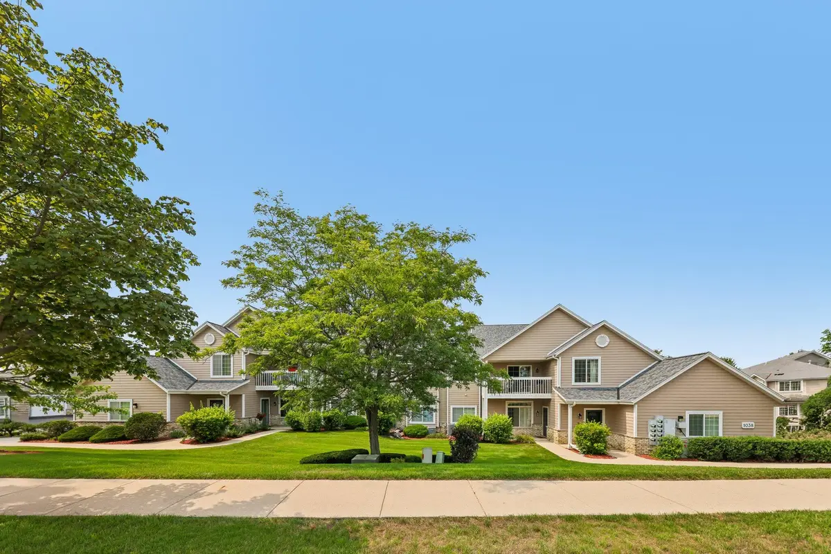 1038 River Place Blvd, Waukesha, WI 53189 - #1
