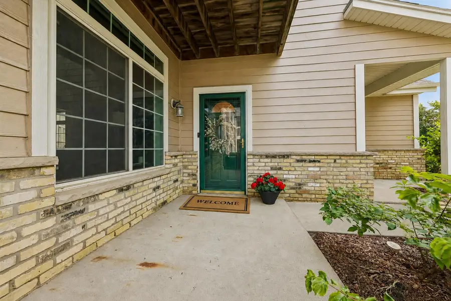 1038 River Place Blvd, Waukesha, WI 53189 - #2